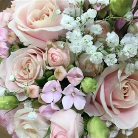 fwthumbclose-up-all-pink-weddinh-bouquet.jpg